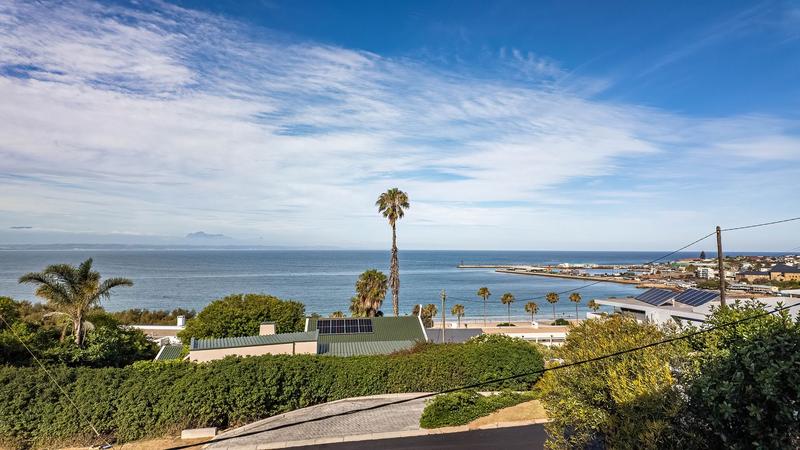 4 Bedroom Property for Sale in Santos Bay Western Cape